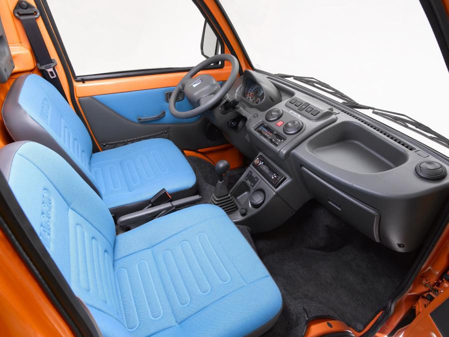 Интерьер Piaggio Porter Tipper 2009 года  (фото 8 из 18)